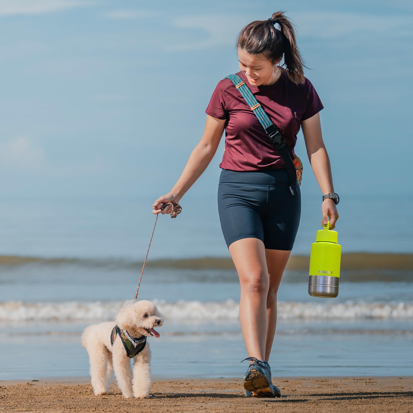 Insulated Dog Travel Water Bottle With Detachable Bowls, Ideal Dog Mom Gifts for Women, Portable Water Bottle Dispenser, For Walking, Hiking, Camping, Outdoor (Pink:Best Dog Mom, 32 Oz)